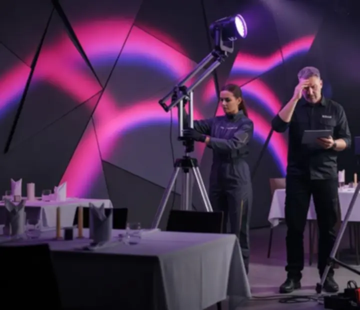 Fénytechnika és dekoráció a Dunqe Ravo neon noir rendezvényén